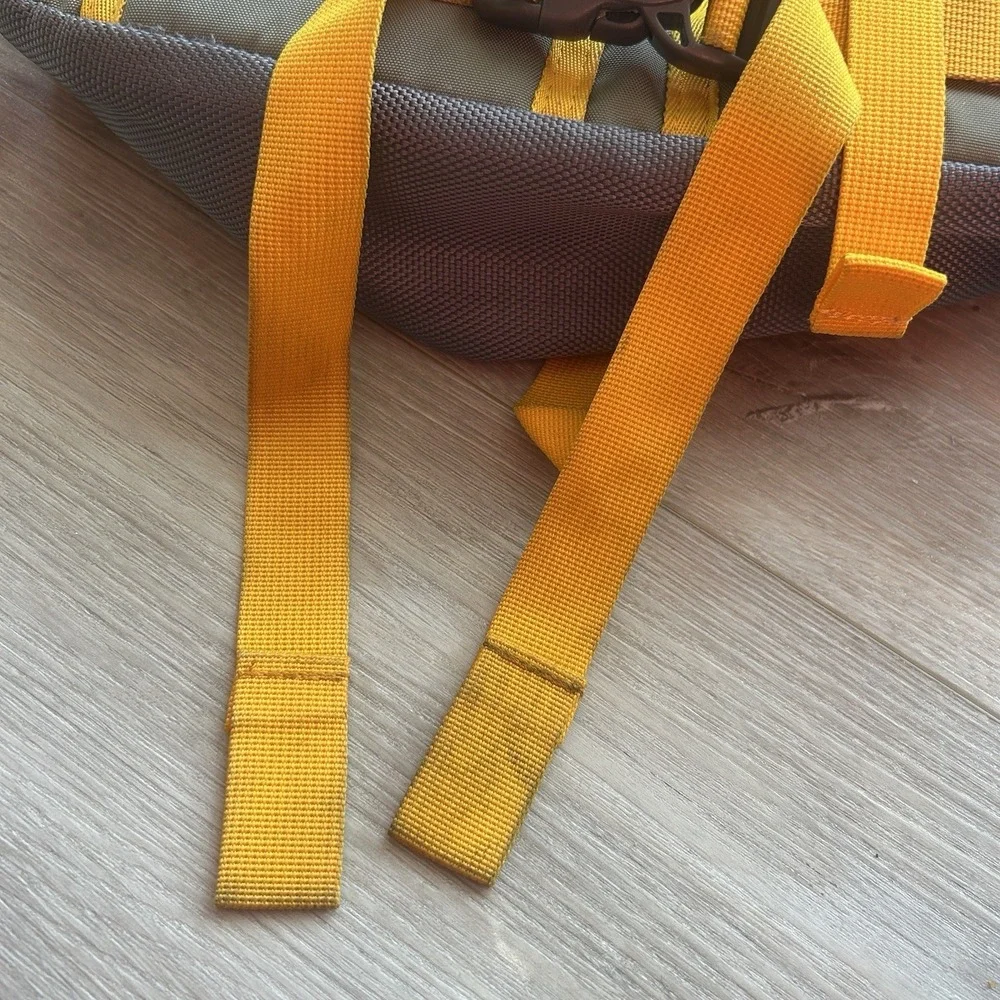 The North Face Hot Shot Backpack Book bag Travel Weekend School YELLOW/GREY